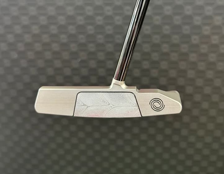 Matsuyama teste un putter Odyssey Damascus unique en Texans